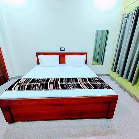 Hotel Raghukul Ayodhya Экстерьер фото