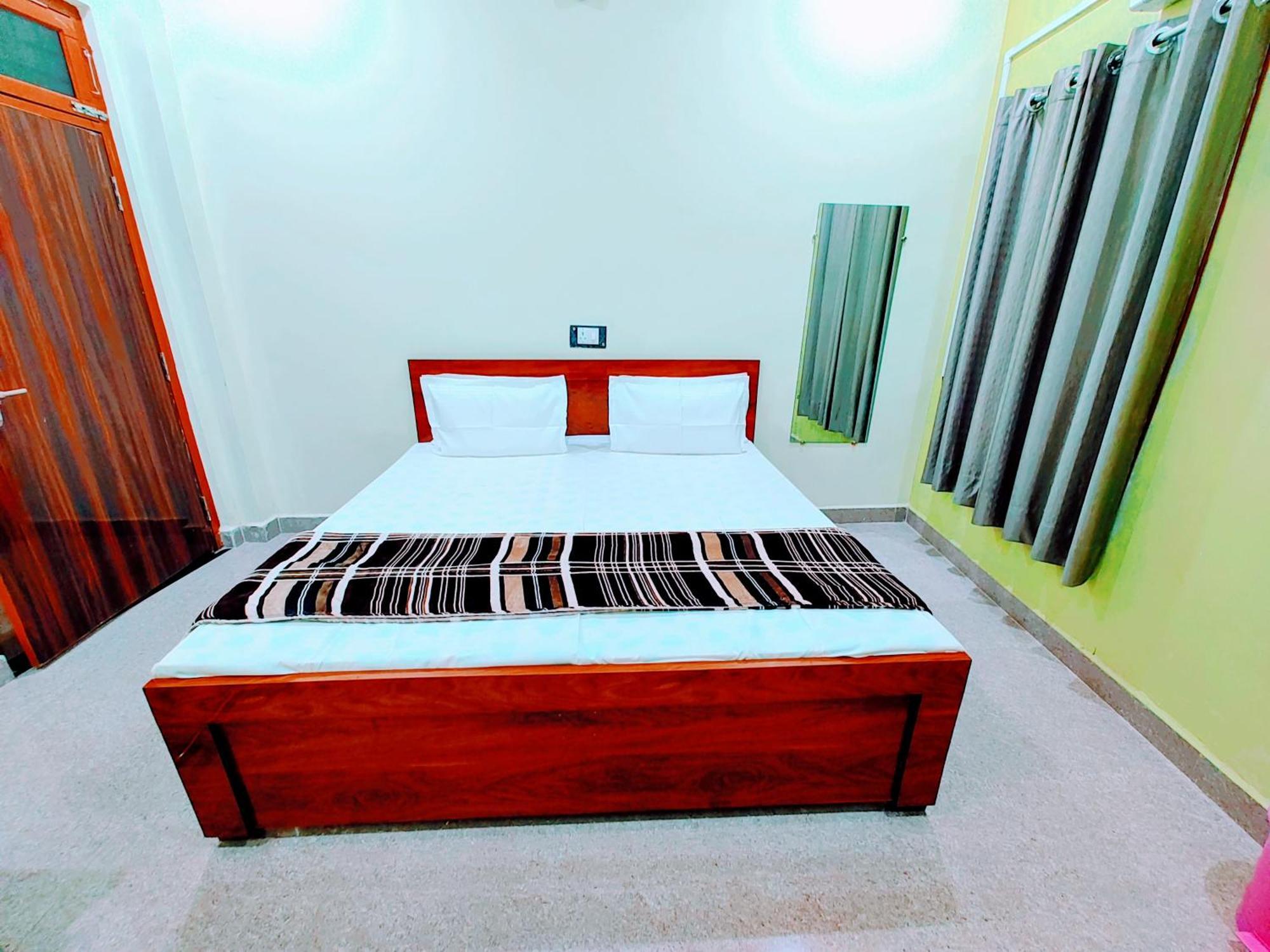 Hotel Raghukul Ayodhya Экстерьер фото