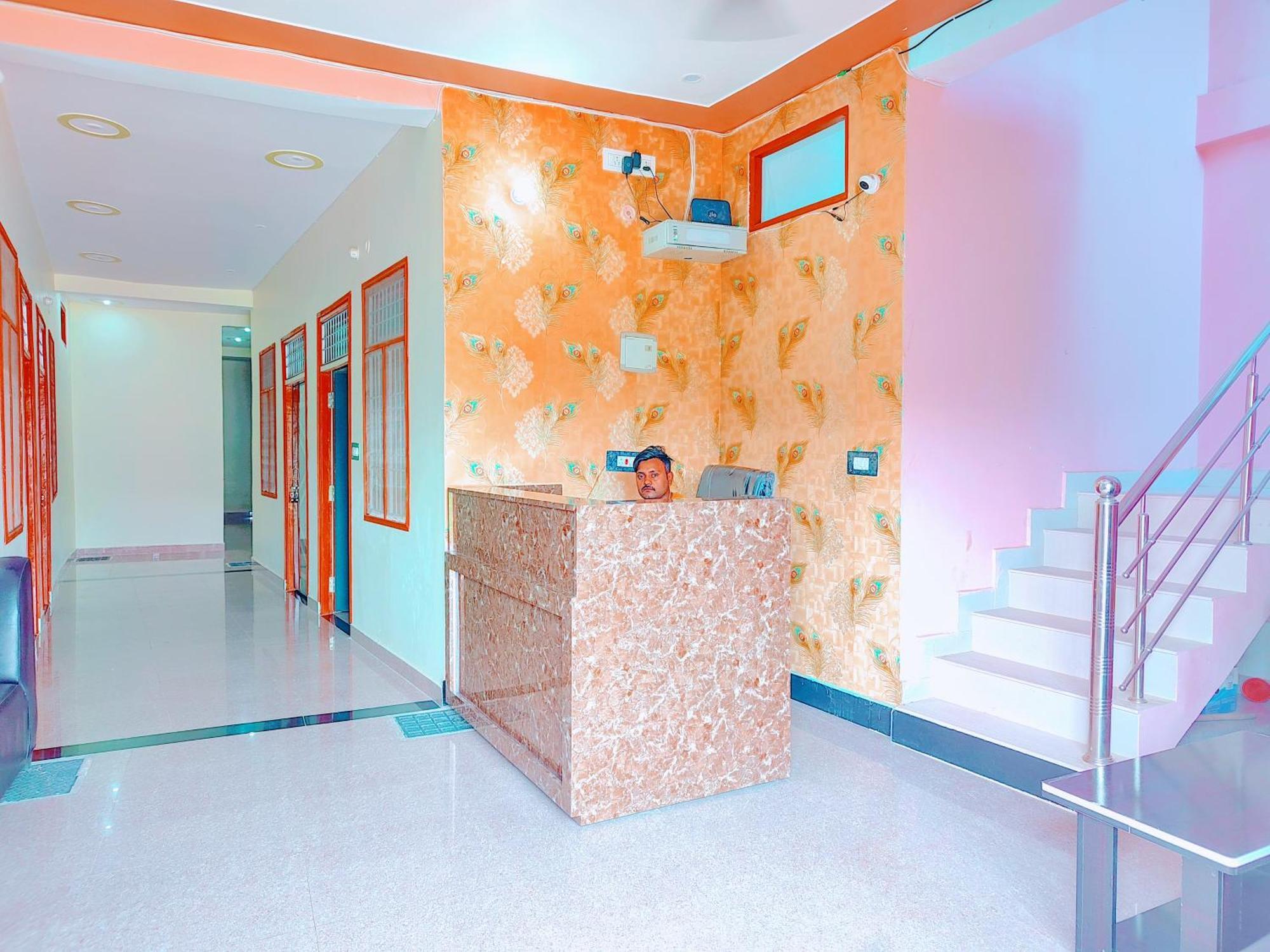 Hotel Raghukul Ayodhya Экстерьер фото