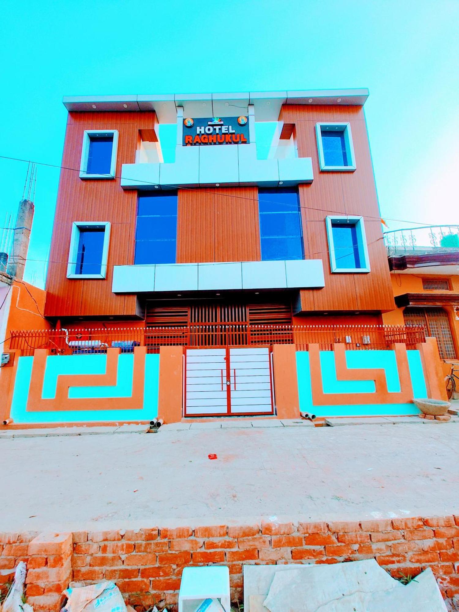 Hotel Raghukul Ayodhya Экстерьер фото