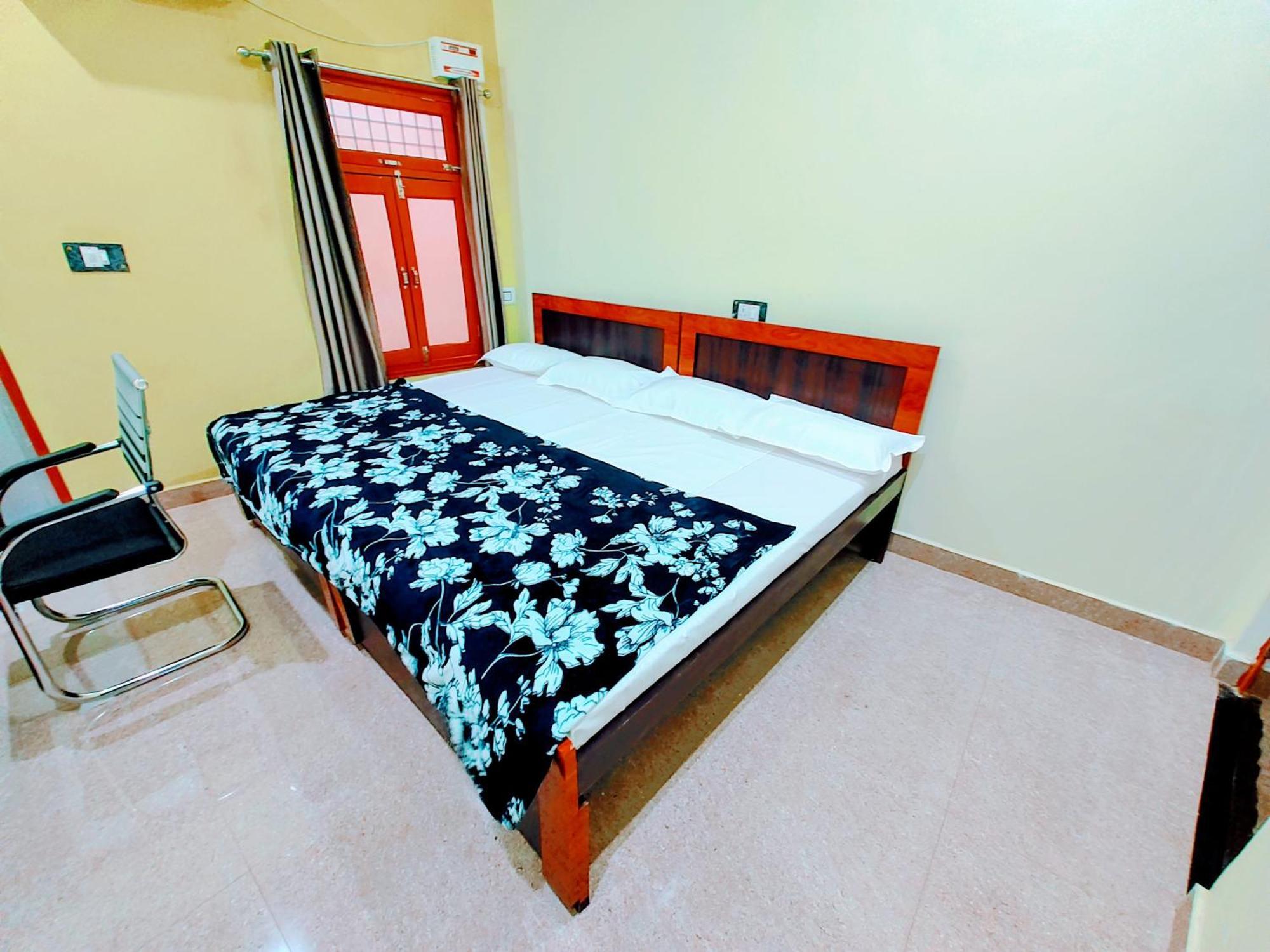 Hotel Raghukul Ayodhya Экстерьер фото