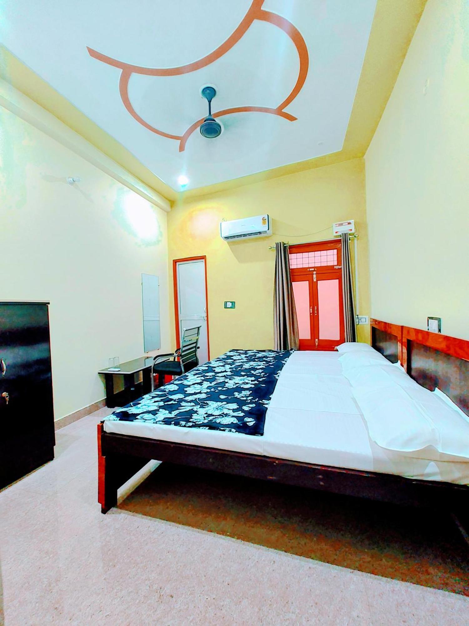 Hotel Raghukul Ayodhya Экстерьер фото