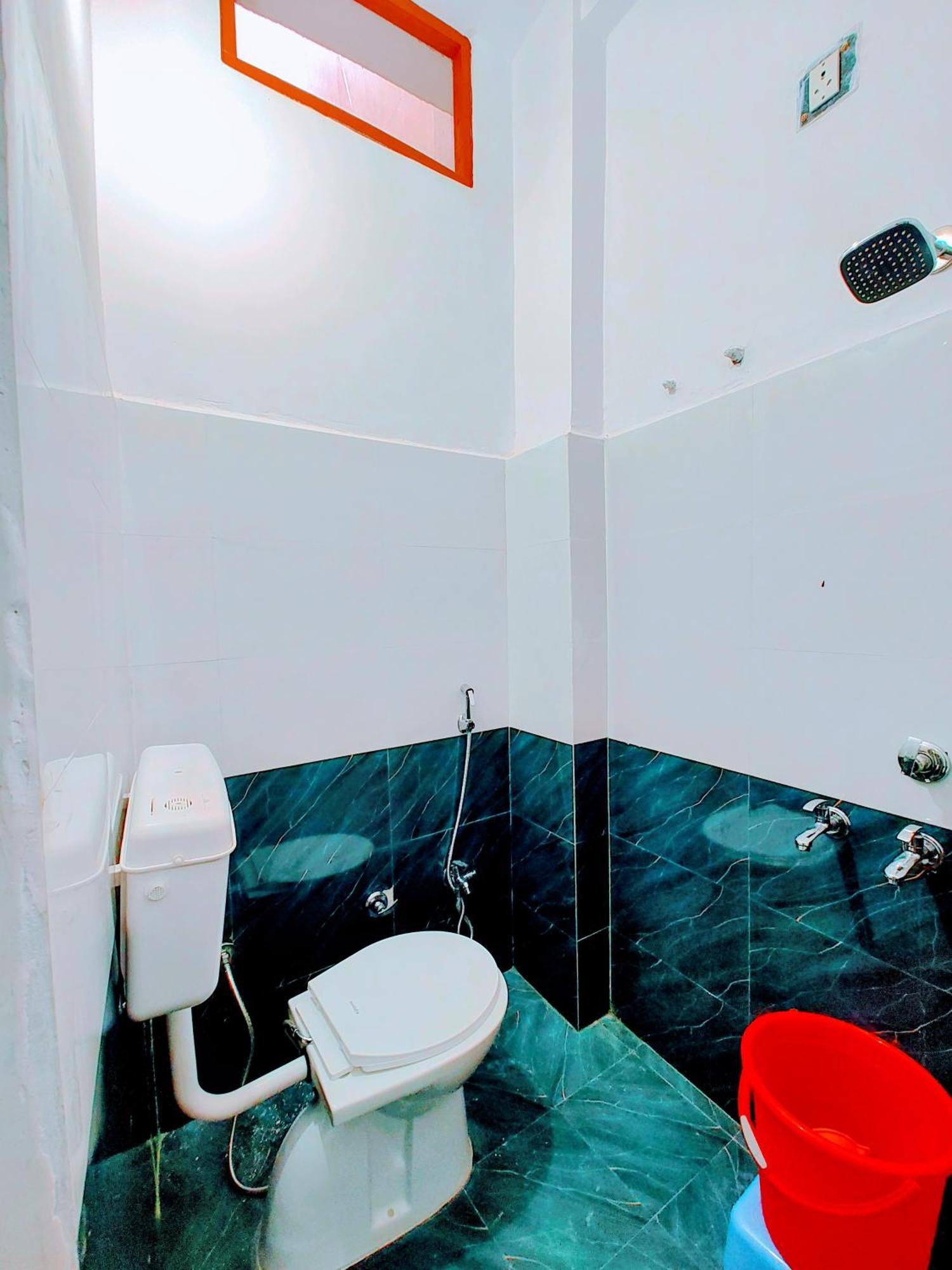 Hotel Raghukul Ayodhya Экстерьер фото