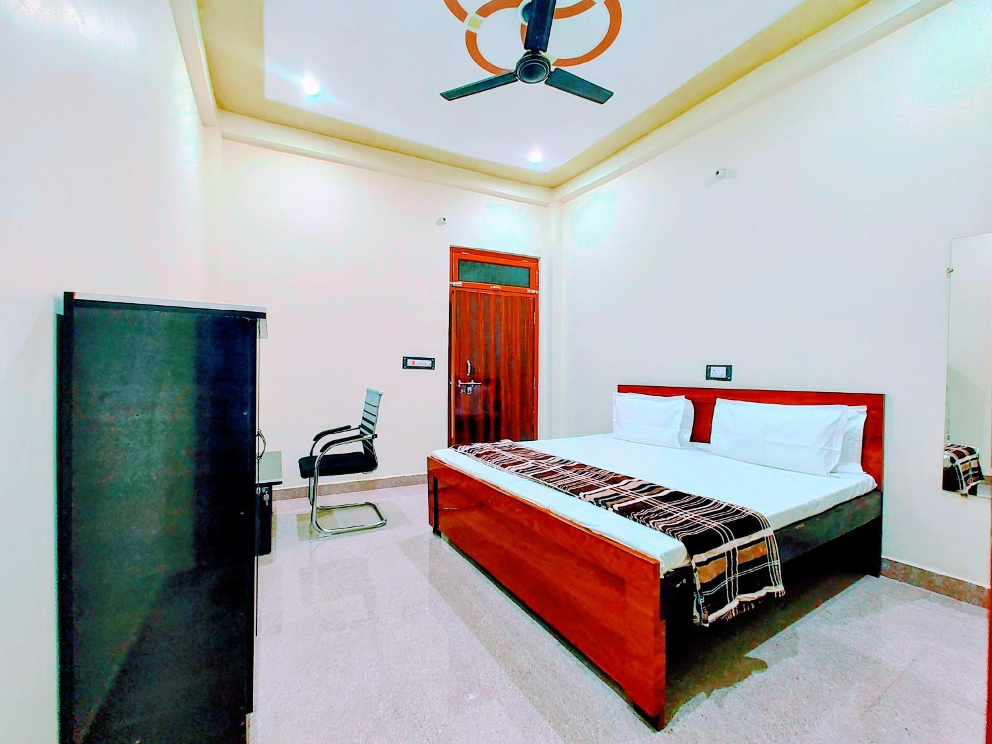 Hotel Raghukul Ayodhya Экстерьер фото